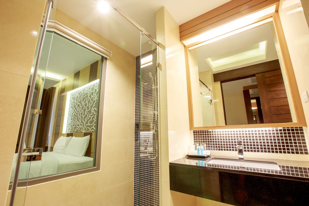 Photograph of Spa Primary Bath in Mayagüez residence